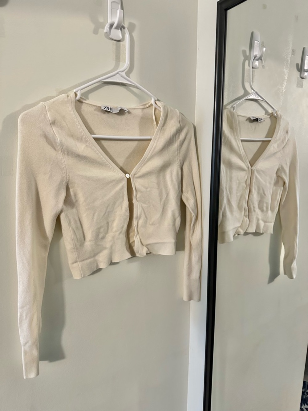 Zara Ivory Cropped V-Neck Button-Up Cardigan